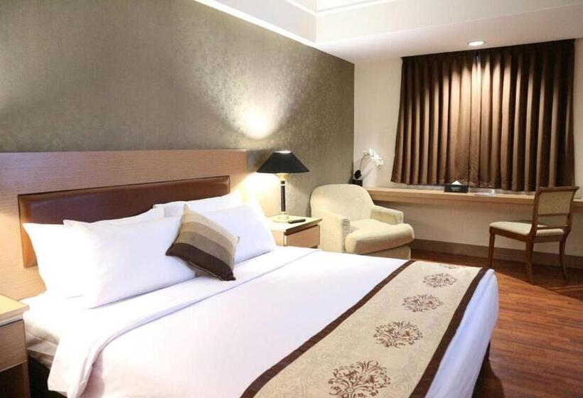 Номер Deluxe, Arcadia Mangga Dua By Horison
