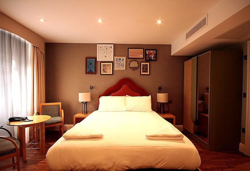 اتاق کلاسیک, Elmbank York, Tapestry Collection By Hilton