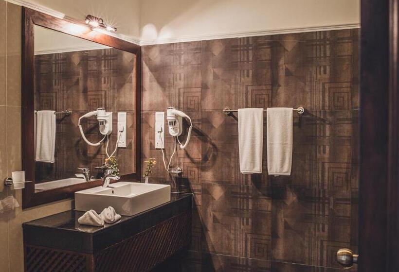 جناح, Tree Of Life Nature Resort