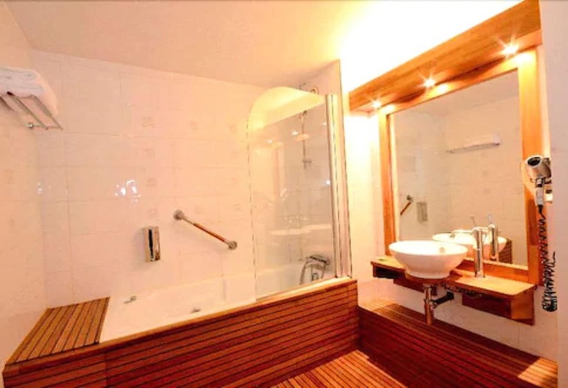 اتاق خانوادگی, Greenhotels Roissy Parc Des Expositions