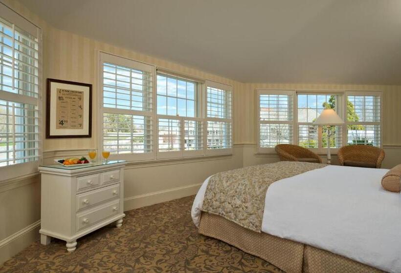 Полулюкс, Chatham Wayside Inn