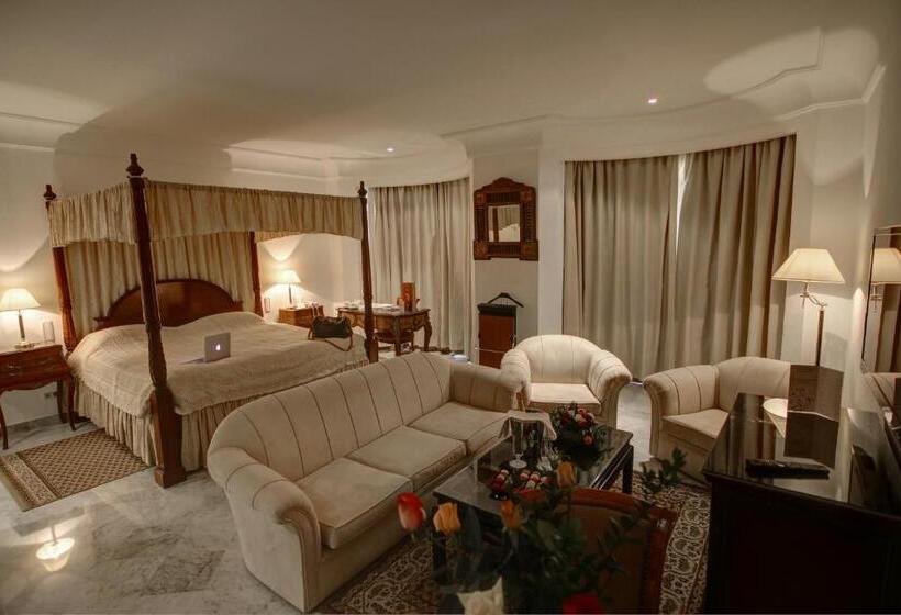주니어 스위트, La Maison Blanche