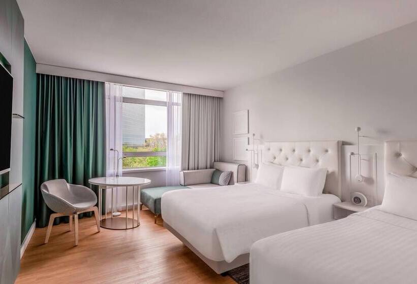 Номер Superior, Munich Marriott