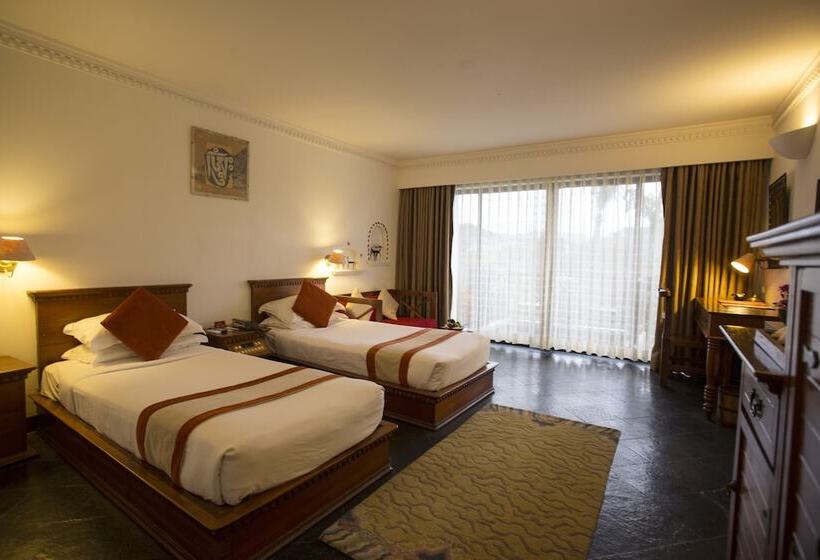 اتاق لوکس, Shangri La Village Resort