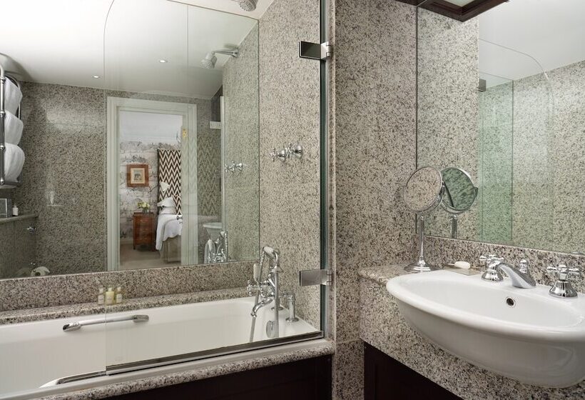 Номер Deluxe, The Pelham London   Starhotels Collezione