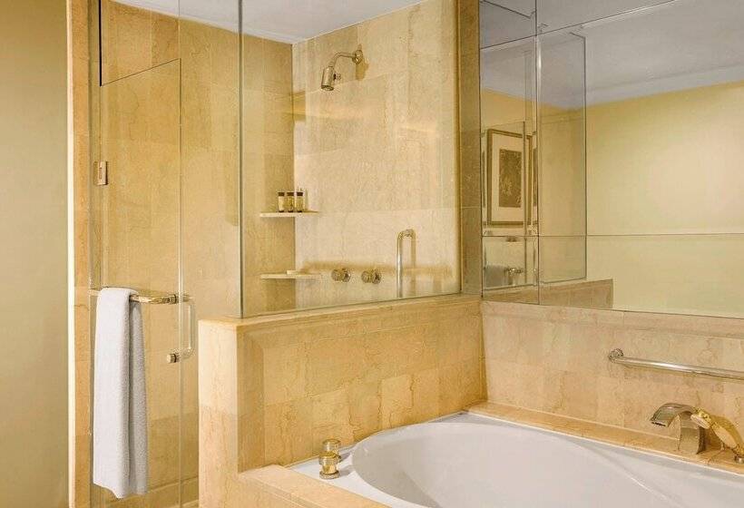 Королевский Люкс, Sheraton Surabaya Hotel & Towers
