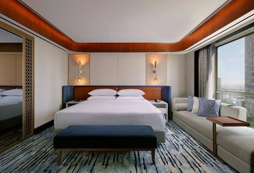Королевский Люкс, Sheraton Surabaya Hotel & Towers