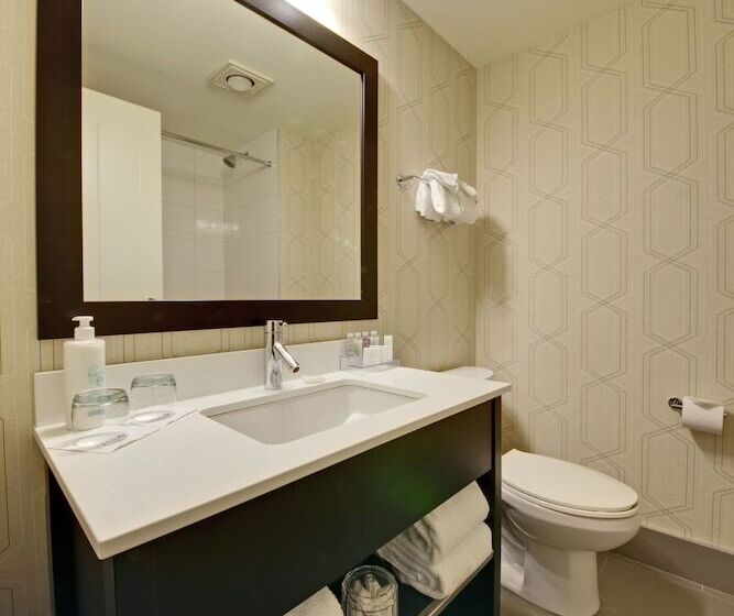 プールビューコンフォートルーム, Coast Kamloops Hotel & Conference Centre