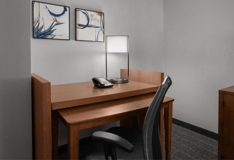 Люкс Executive Кровать Кинг, Courtyard By Marriott Cypress Anaheim / Orange County