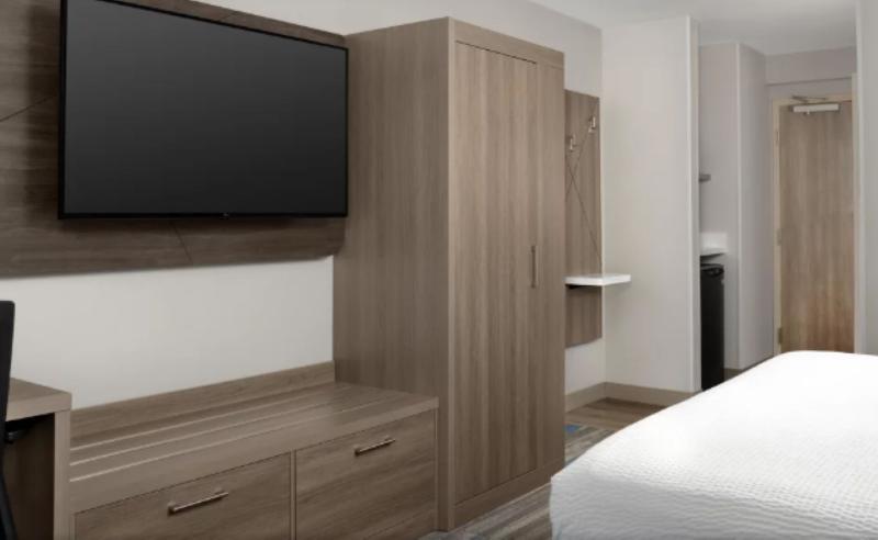 Номер Стандарт Кровать Кинг Адаптированный для Инвалидов, Holiday Inn Express Washington Dc Bw Parkway, An Ihg