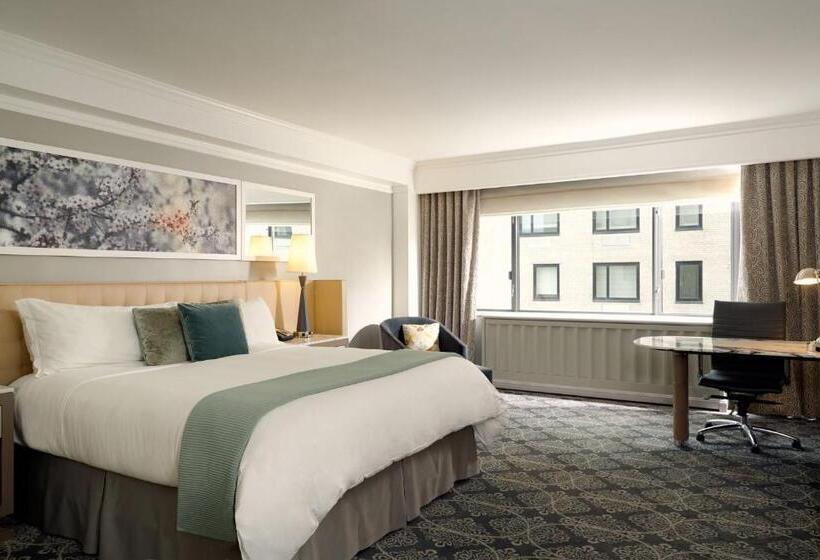 اتاق استاندارد با تخت بزرگ برای معلولان, Loews Regency  New York