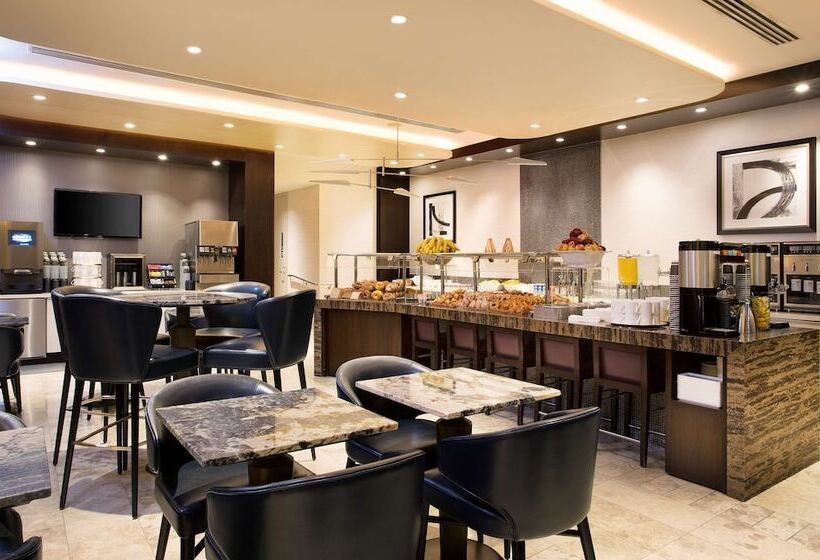 프레지덴셜 스위트, New York Hilton Midtown