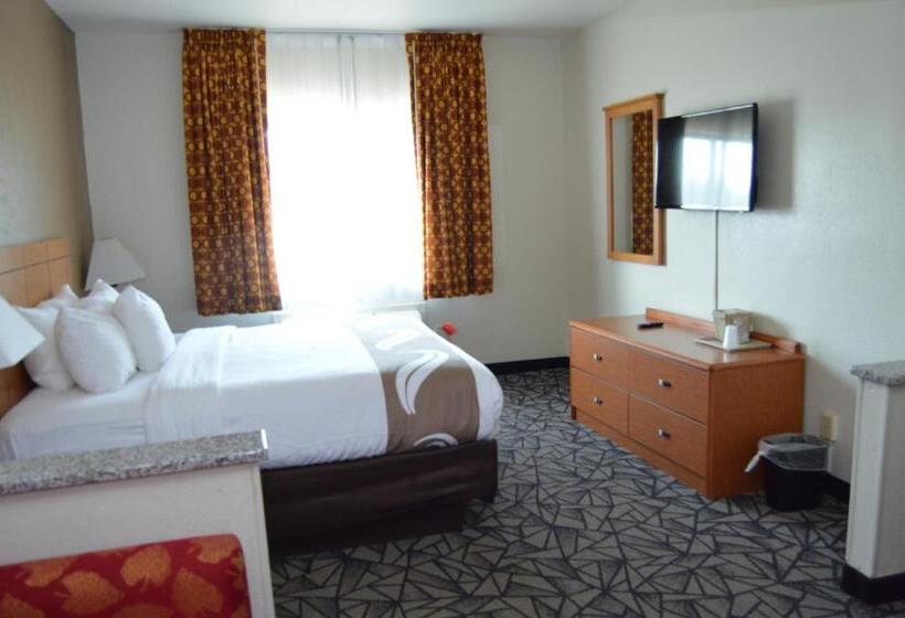 Люкс Кровать Кинг, Quality Inn Coralville   Iowa River Landing