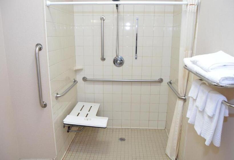 Номер Стандарт Адаптированный для Инвалидов, Quality Inn Coralville   Iowa River Landing