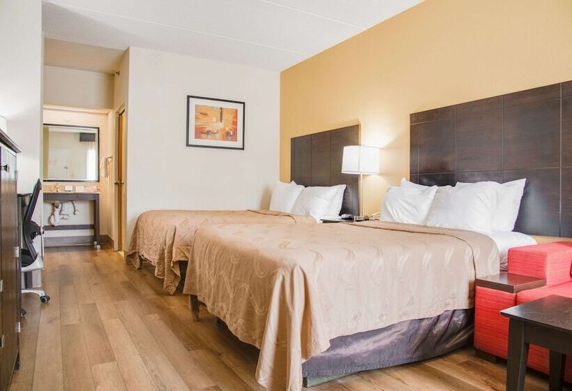 带2个双人床的标准工作室, Quality Inn & Suites Aiken