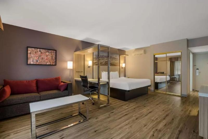 Стандартный Номер Кровать Кинг, Best Western Diamond Bar Hotel & Suites