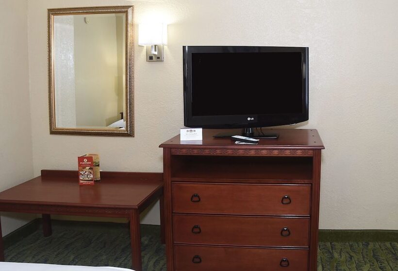 스위트, Baymont By Wyndham Orlando East