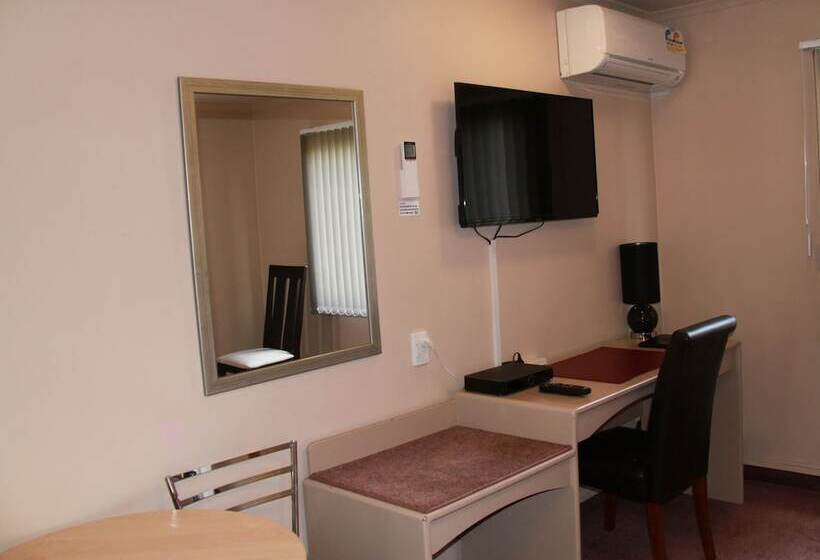 Студия Deluxe, Asure Camelot Arms Motor Lodge