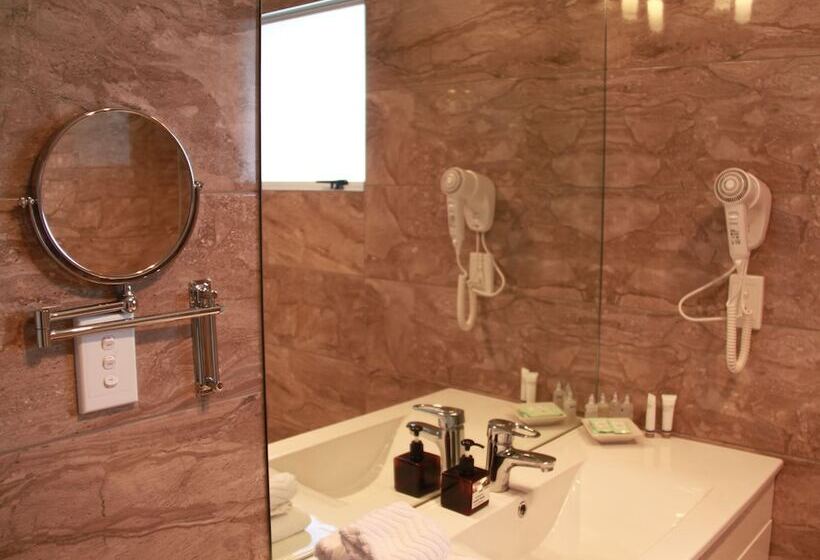 Студия Премиум, Asure Camelot Arms Motor Lodge