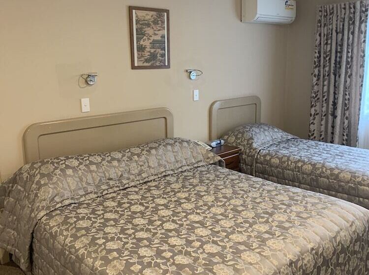 Студия Премиум, Asure Camelot Arms Motor Lodge