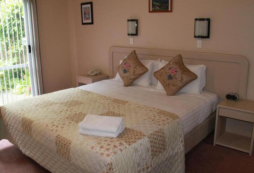 Студио Executive, Asure Camelot Arms Motor Lodge