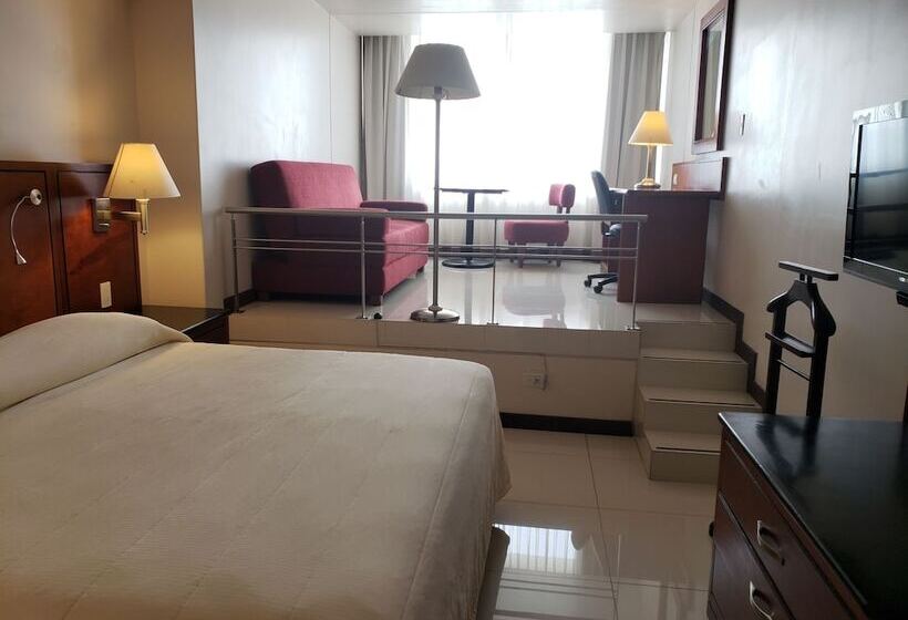 سوییت جونیور, Fortin Plaza