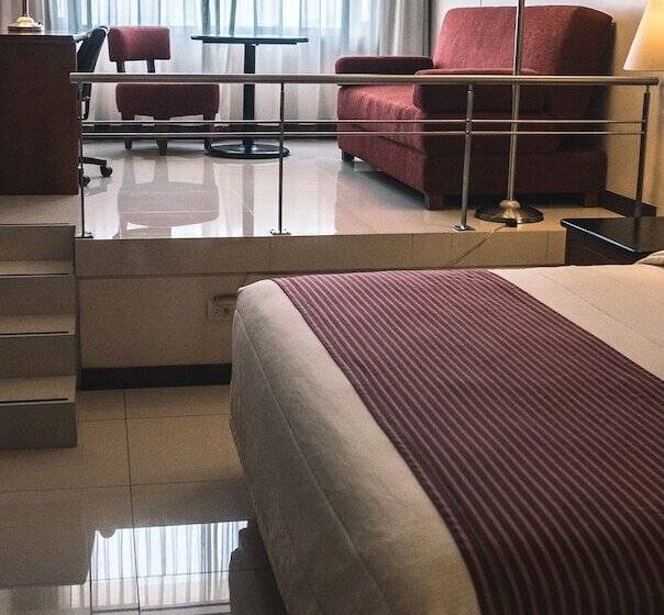 سوییت جونیور, Fortin Plaza