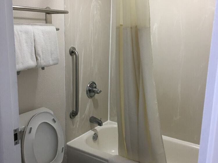 Номер Стандарт 2 Двуспальные Кровати, Quality Inn Greenville Near University