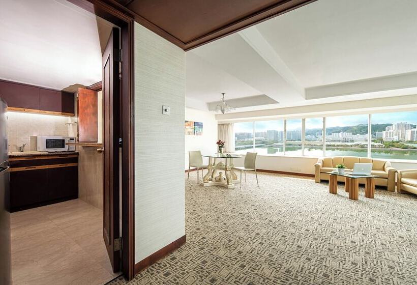 سوئیت رویال, Regal Riverside