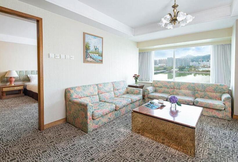 سوئیت پرزیدنت, Regal Riverside