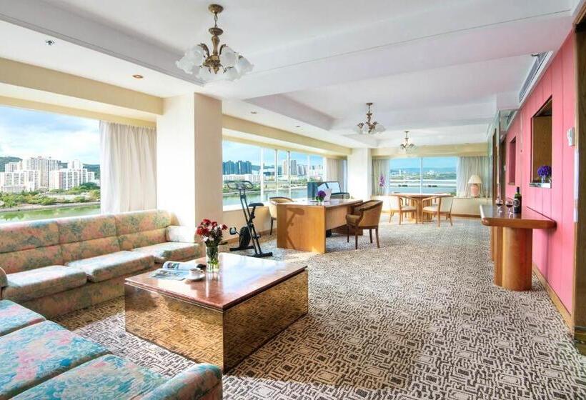 سوئیت پرزیدنت, Regal Riverside