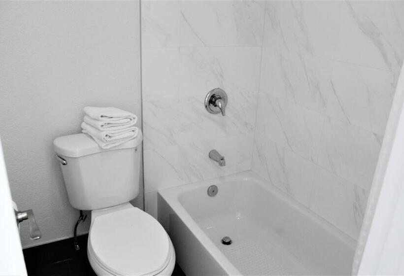 스탠다드 스튜디오 킹침대, Howard Johnson Suites By Wyndham San Diego Chula Vista Bayfront