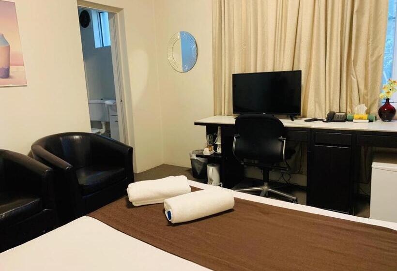 스탠다드 트리플 룸, Greenwich Inn Motel