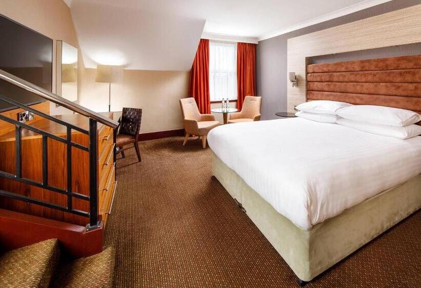 带大床的套房, Delta Hotels By Marriott Cheltenham Chase
