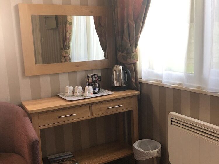 Семейный Номер, The Dog & Partridge Country Inn