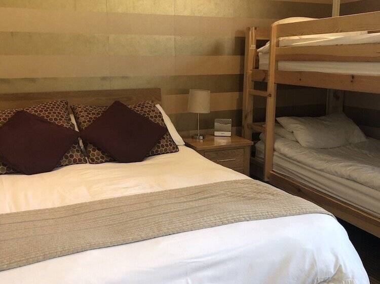 Семейный Номер, The Dog & Partridge Country Inn