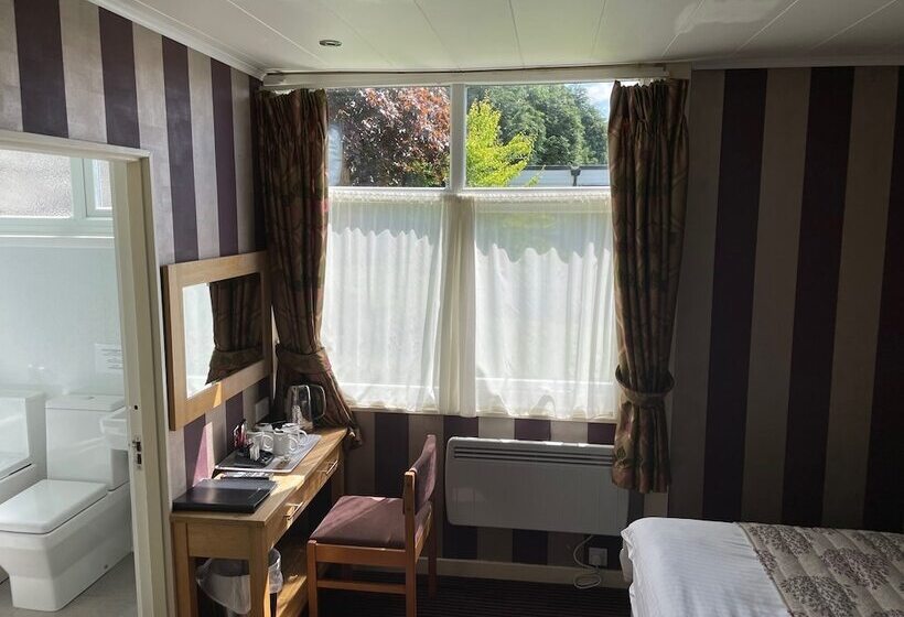 Семейный Номер, The Dog & Partridge Country Inn