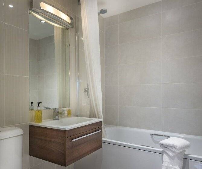 Номер Superior, The Admiral Rodney Hotel, Horncastle, Lincolnshire