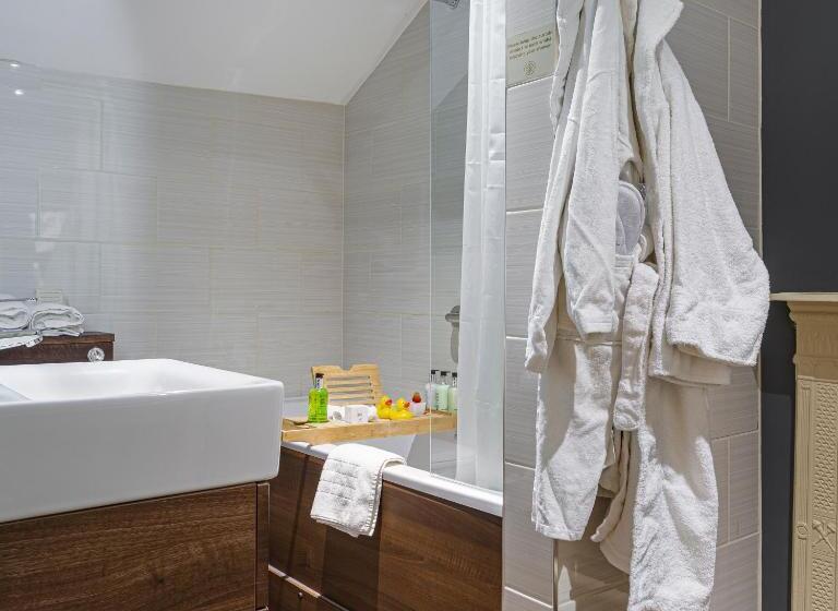 Quarto Deluxe, The Castle Hotel, Conwy, North Wales