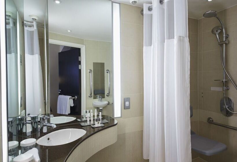 Номер Стандарт Адаптированный для Инвалидов, Doubletree By Hilton London Heathrow Airport