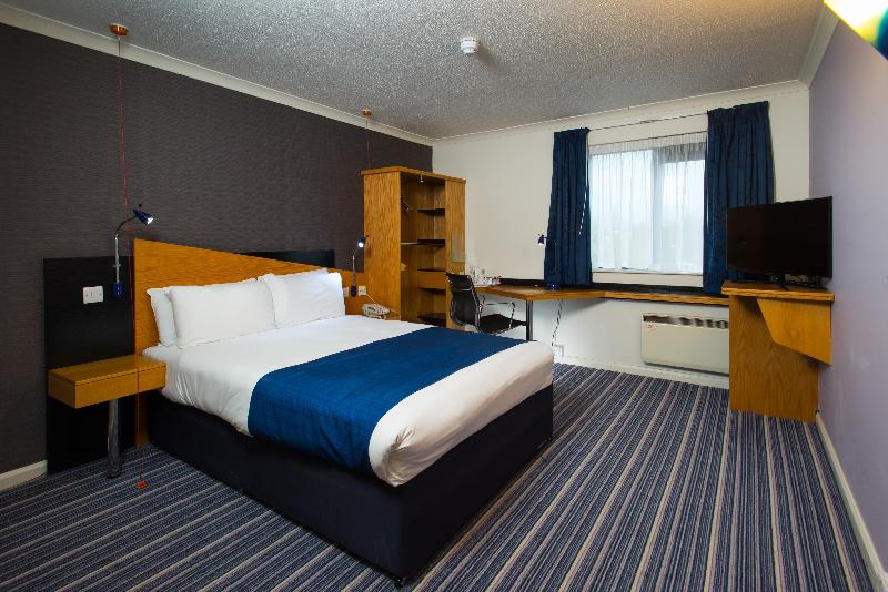 Номер Стандарт Адаптированный для Инвалидов, Holiday Inn Express Stafford, An Ihg