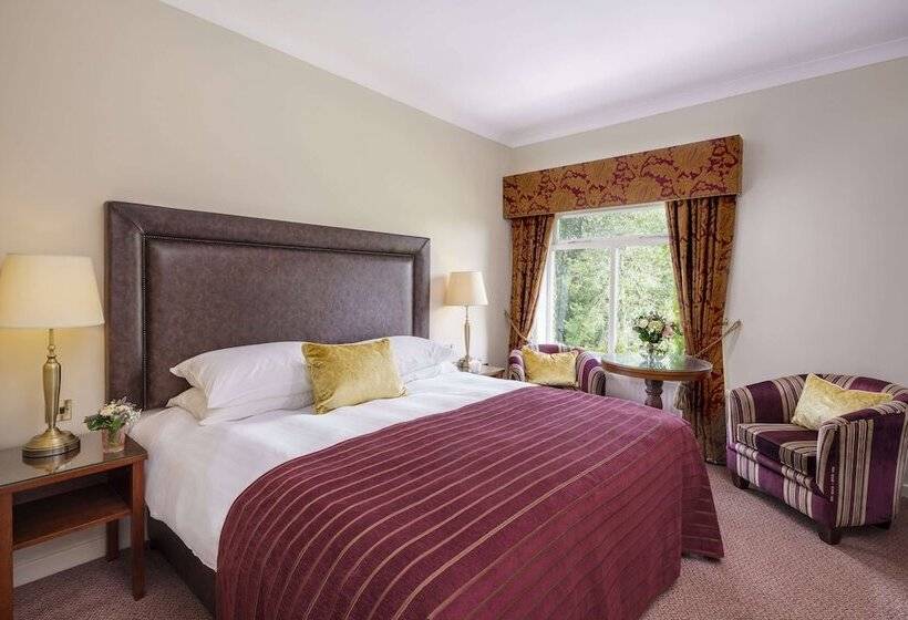 Номер Deluxe, Macdonald Kilhey Court