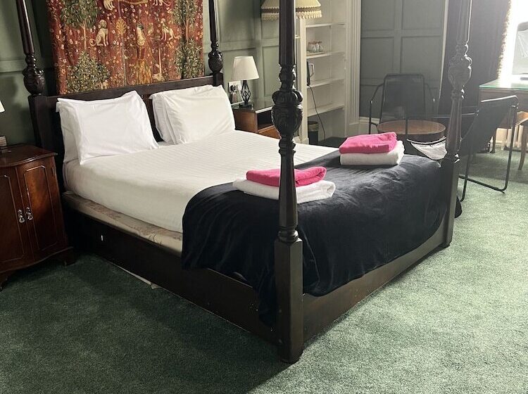 Номер Стандарт, Eliza House