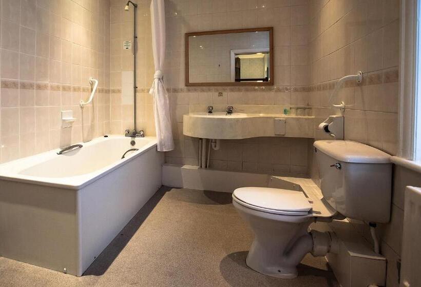 Семейный Номер, The Savoy Hotel Adults Only