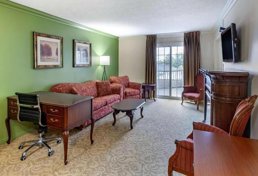 Люкс Кровать Кинг, Surestay Plus Hotel By Best Western Kincardine