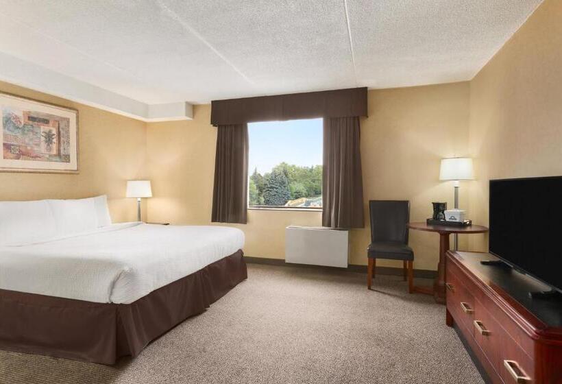 キングサイズベッドのスタンダードルーム, Days Inn By Wyndham Fallsview