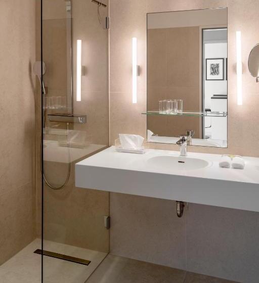 استودیوی استاندارد, The Mandala Suites