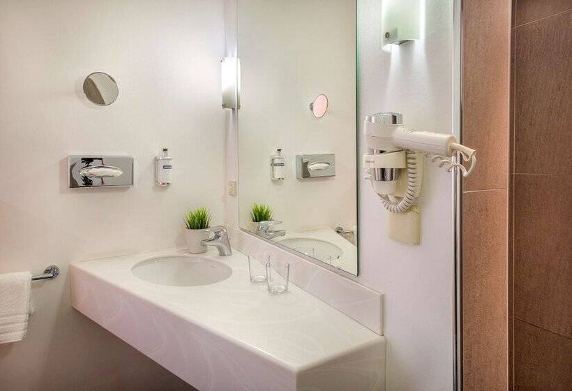 Номер Стандарт, Dusseldorf Krefeld Affiliated By Melia