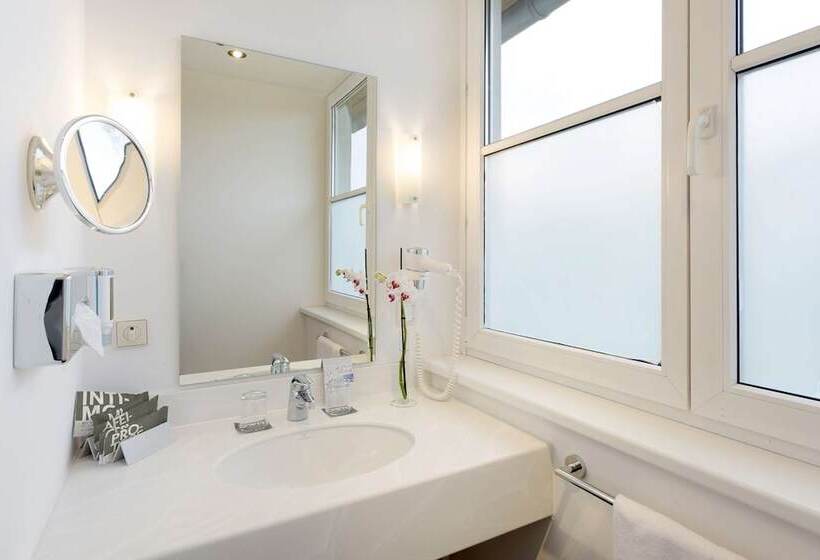 Семейный Номер, Dusseldorf Krefeld Affiliated By Melia