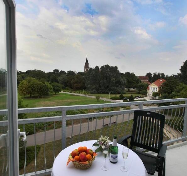 Номер Стандарт с Балконом, Parkhotel Neubrandenburg